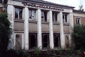 'Volkslichtspiele' Meiningen, Zustand im Jahr 2000; Foto: Trger